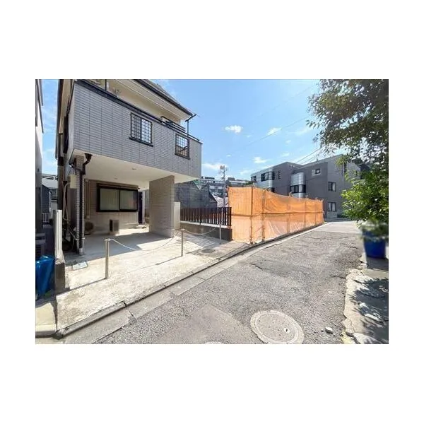渋谷区鉢山町 前面道路(2026年9月撮影)