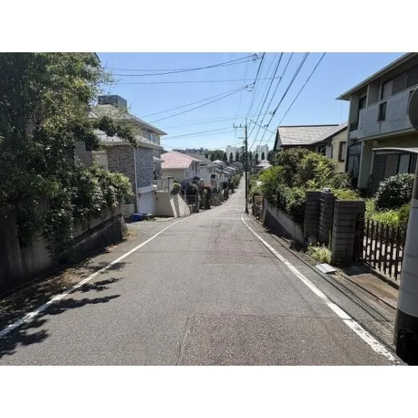 大和市つきみ野3丁目 前面道路含む現地写真