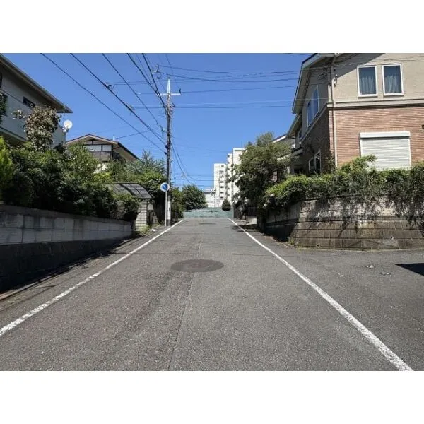 大和市つきみ野3丁目 前面道路含む現地写真