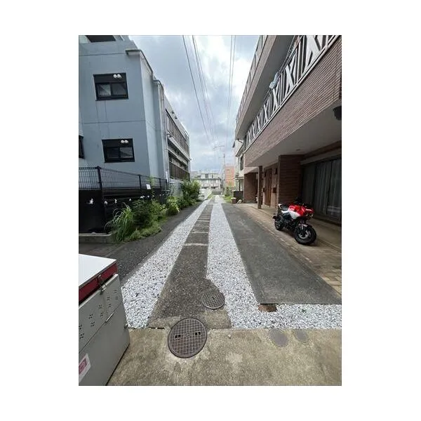 東京都町田市原町田5丁目 南西側前面道路