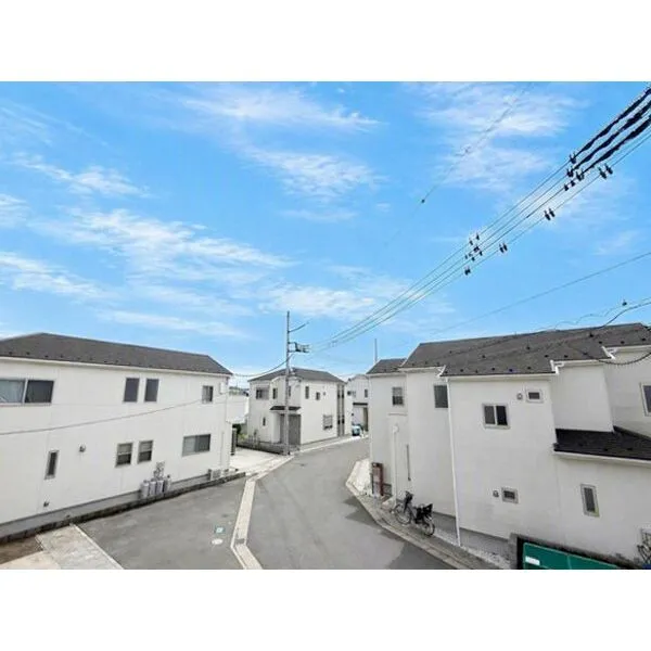 茅ヶ崎市萩園 2階南向きバルコニーから明るい陽射しがたっぷり取り込める伸びやかなデザイン