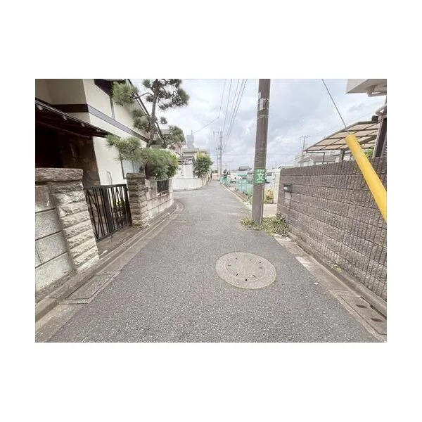 練馬区石神井台６丁目 前面道路（物件：左手）