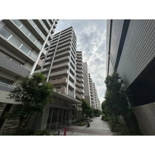 ビープレイス東棟 建物外観♪