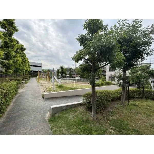 ビープレイス東棟 敷地内公園♪