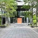 シティタワー品川 豊かな植栽に彩られたゆとりあるエントランスアプローチ。管理会社による日勤管理が行われています。