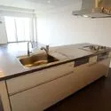 大阪ひびきの街　ザ・サンクタスタワー 料理をしながら会話を楽しめる、対面式キッチンが採用されています。