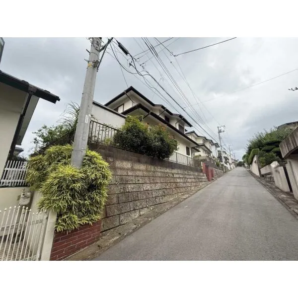 横浜市栄区本郷台５丁目 現地（古家あり）