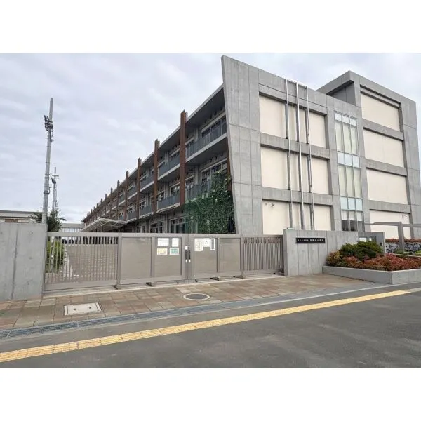 ウエリス浦和美園ノーステラス さいたま市立美園北小学校（小学校）まで約950m（徒歩12分）