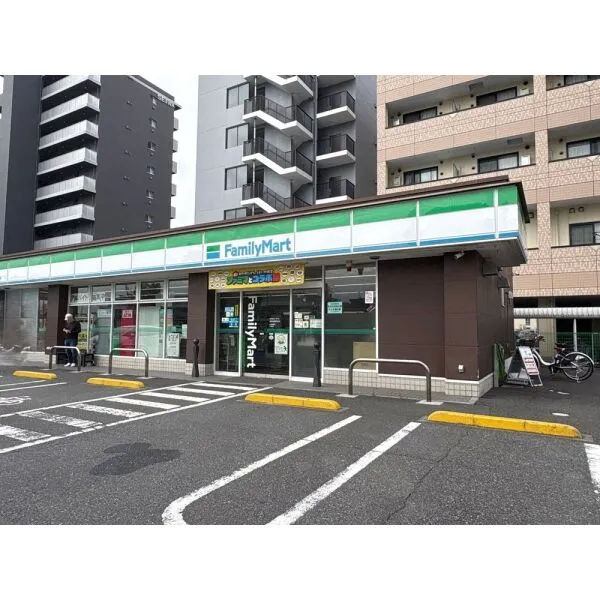ウエリス浦和美園ノーステラス ファミリーマート 浦和美園駅前店（コンビニ）まで約540m（徒歩7分）