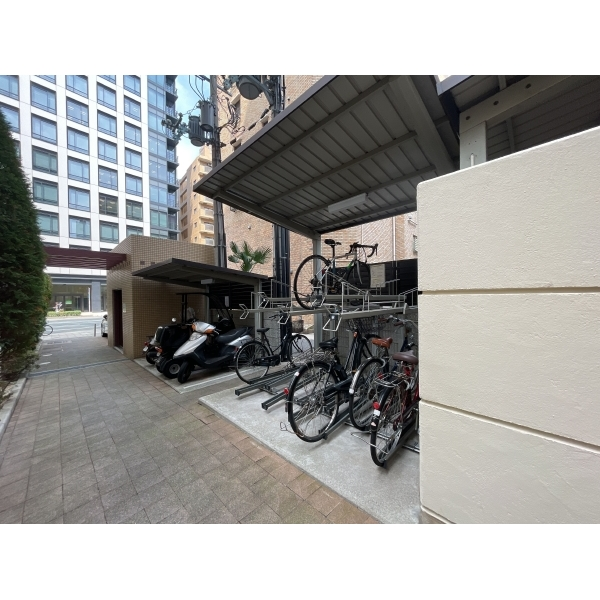 レジュールアッシュ梅田イースト 駐輪場