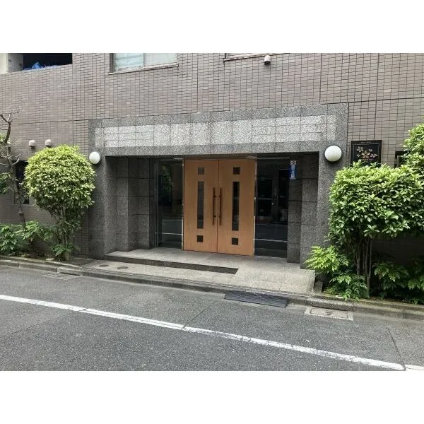 プリムローズ錦糸町 エントランス部分　段差少ない出入り口となっております