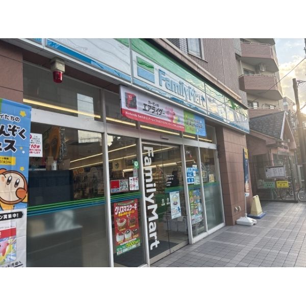 エクセリア二子多摩川 ファミリーマート二子大通り店（コンビニ）まで約70m（徒歩1分）