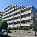 市川大野パークハウス 木々の緑多い閑静な立地のオートロックのマンションです。