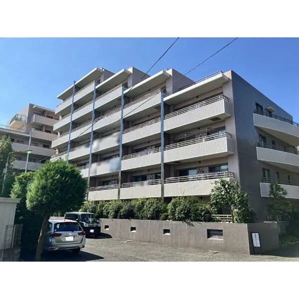市川大野パークハウス 木々の緑多い閑静な立地のオートロックのマンションです。
