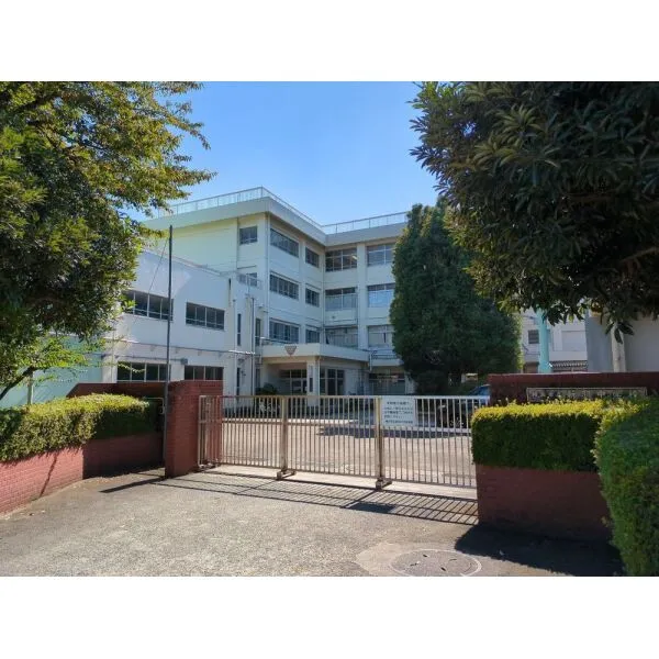 クリオ北新横浜伍番館 横浜市立新羽中学校(中学校)まで約1100m(徒歩14分)
