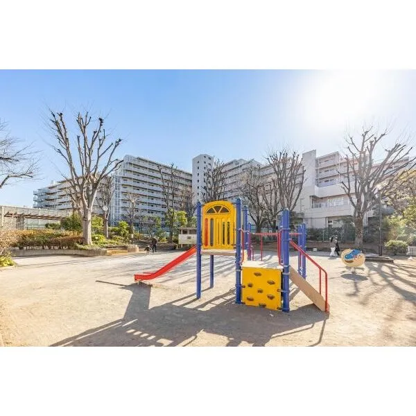 パルシティ徳丸 お子様を遊ばせるのも安心な隣接する提供公園