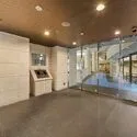 セントラルガーデン・レジデンスA棟 入口から洗練されたデザインが採用されています。防犯面に配慮されたダブルオートロック仕様です。