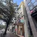 多摩市東寺方１丁目 外観：写真中央の建物