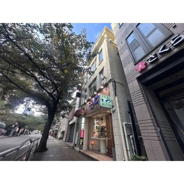多摩市東寺方1丁目 一棟ビル 外観:写真中央の建物
