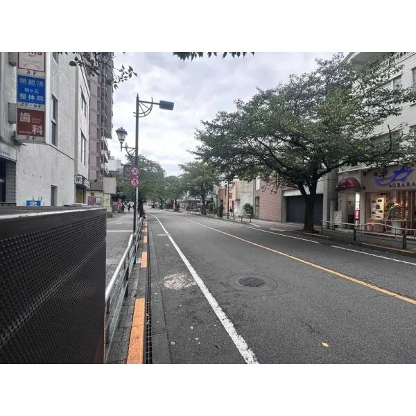 多摩市東寺方1丁目 一棟ビル 前面道路