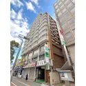 かわさきスカイビル 1階から3階までが店舗です。住居長の入り口は別のところにございます