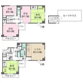 メゾネットタイプの角住戸。4箇所のバルコニーやルーフテラス付きで陽当り良好。玄関前にポーチ付きです。