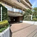 ヴィルヌーブ蘇我 植栽豊かなエントランス