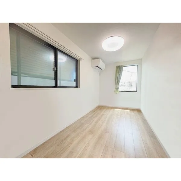 川崎市川崎区小田3丁目 <洋室5.6帖>3階2面採光の洋室 ※画像は実際の写真に一部CG加工、修正したものです