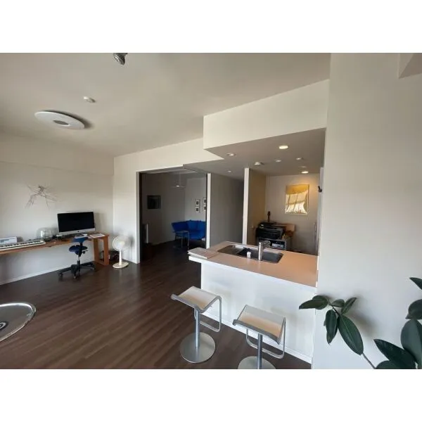 THE SAKAE RESIDENCE リビング※調度品は価格には含まれません。