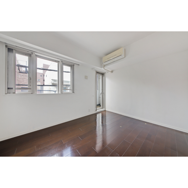 ルジェンテ吉祥寺 北西側バルコニーに面した洋室約6畳