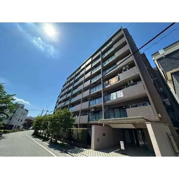 藤和シティホームズ西新井 南向きバルコニーにLDKと和室が面した間取り。陽当り・通風良好で心地よく過ごせる住まいです。