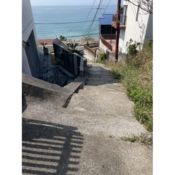 横須賀市秋谷 南東側前面道路