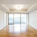 M.M.TOWERS FORESIS R棟 約13.8帖のリビングダイニング。バルコニーに面しており、通風良好です。
