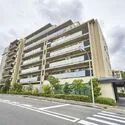 ライオンズ須磨離宮公園 2014年8月建築、総戸数99戸のマンション外観