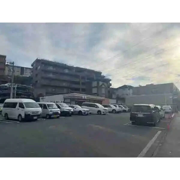 横浜市港南区日限山１丁目 セブンイレブン横浜下永谷駅前店（コンビニ）まで約240m（徒歩3分）
