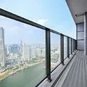 ザ・タワー横浜北仲 壁部分が透明なため、室内からもみなとみらいエリアの眺望を楽しむことができます