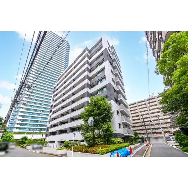 ライオンズ横浜ポートサイド 総戸数100邸のビッグコミュニティ、2009年1月築のマンション外観