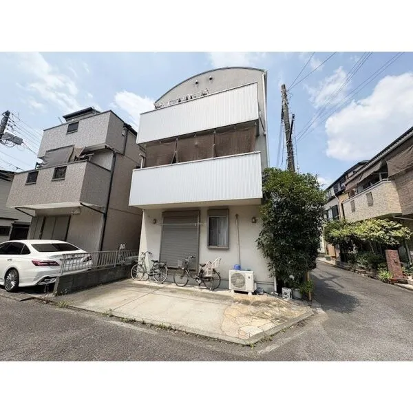 横浜市港北区綱島西５丁目 【間取り】3階建て、4LDKの間取り！角地立地につき、陽当たり良好です。全居室収納付きの、ゆとりあ…