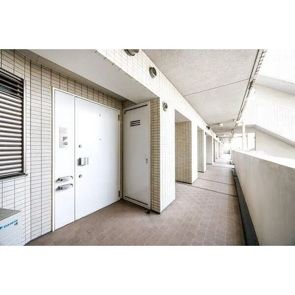 ウェリス茅ヶ崎東海岸南 マンションは外壁コンクリート厚約160mm・戸境壁コンクリート厚約180mmが採用されています。