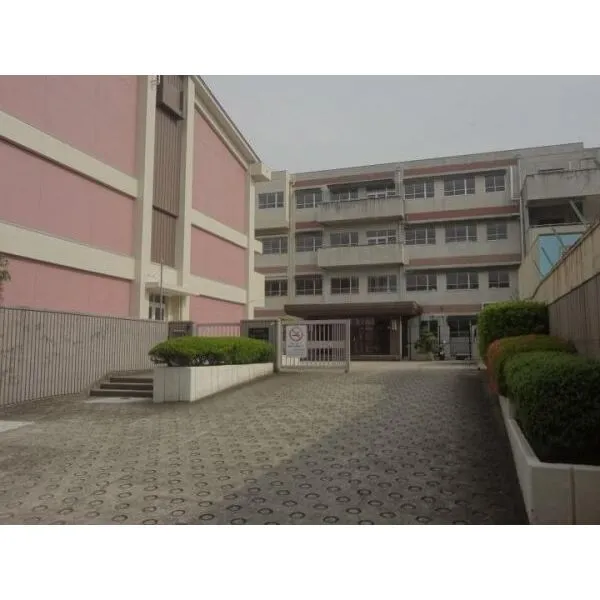 名古屋市名東区新宿2丁目 前山小学校 590m