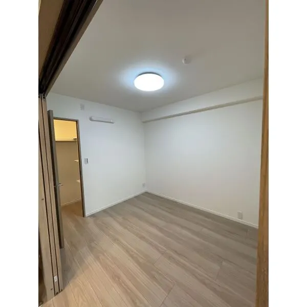 グランロイヤル曳舟 北東側洋室(約5.0畳)、家具調度品は売買対象外です。