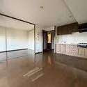 ライオンズマンション藤沢弥勒寺 隣の洋室を開放すればより広々としたLDKとして利用可能です。