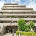 ライオンズシティ神楽坂 建物外観。外壁タイル張りの1997年6月竣工建物。