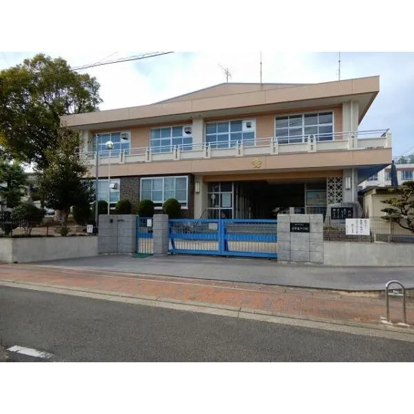 名古屋市天白区御幸山 八事東小学校 490m