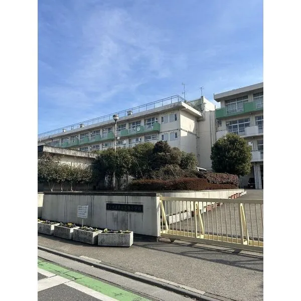 さいたま市緑区宮本2丁目 さいたま市立芝原小学校 約410m