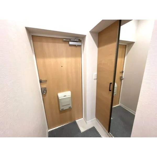 コアメゾン川崎 玄関