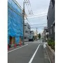 川崎市川崎区藤崎１丁目 前面道路含む外観（東側）