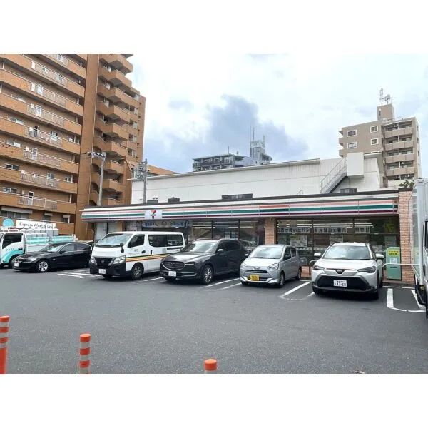 シャンボール生麦 セブンイレブン横浜生麦4丁目店（徒歩3分）（コンビニ）まで約230m（徒歩3分）