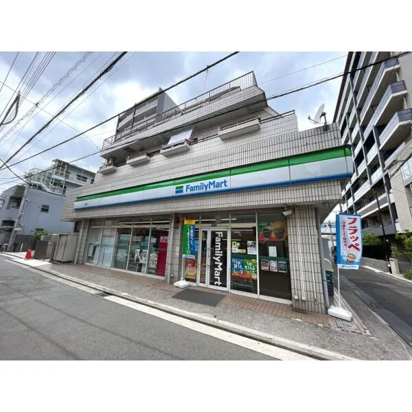 シャンボール生麦 ファミリーマート生麦店（徒歩5分）（コンビニ）まで約400m（徒歩5分）