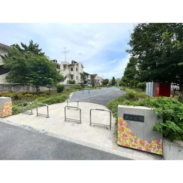 シャンボール生麦 生麦公園（徒歩2分）（公園）まで約160m（徒歩2分）
